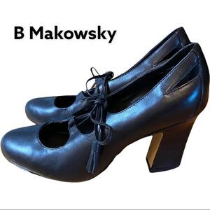 B. Makowsky "BFStarry" Women's Black Leather Tie Round Toe Heels 6